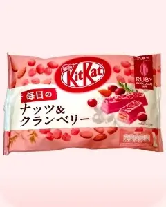 Kitkat de chocolate rosa con almendra y arándanos